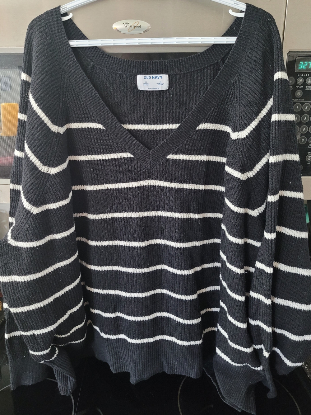 Old Navy Black & White Striped V-Neck Pullover Sweater